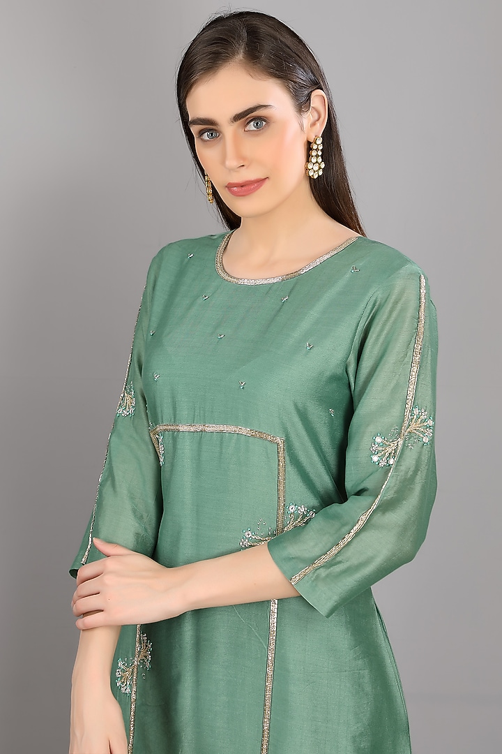 Emerald Green Embroidered Kurta Set by ASAGA at Pernia's Pop Up Shop