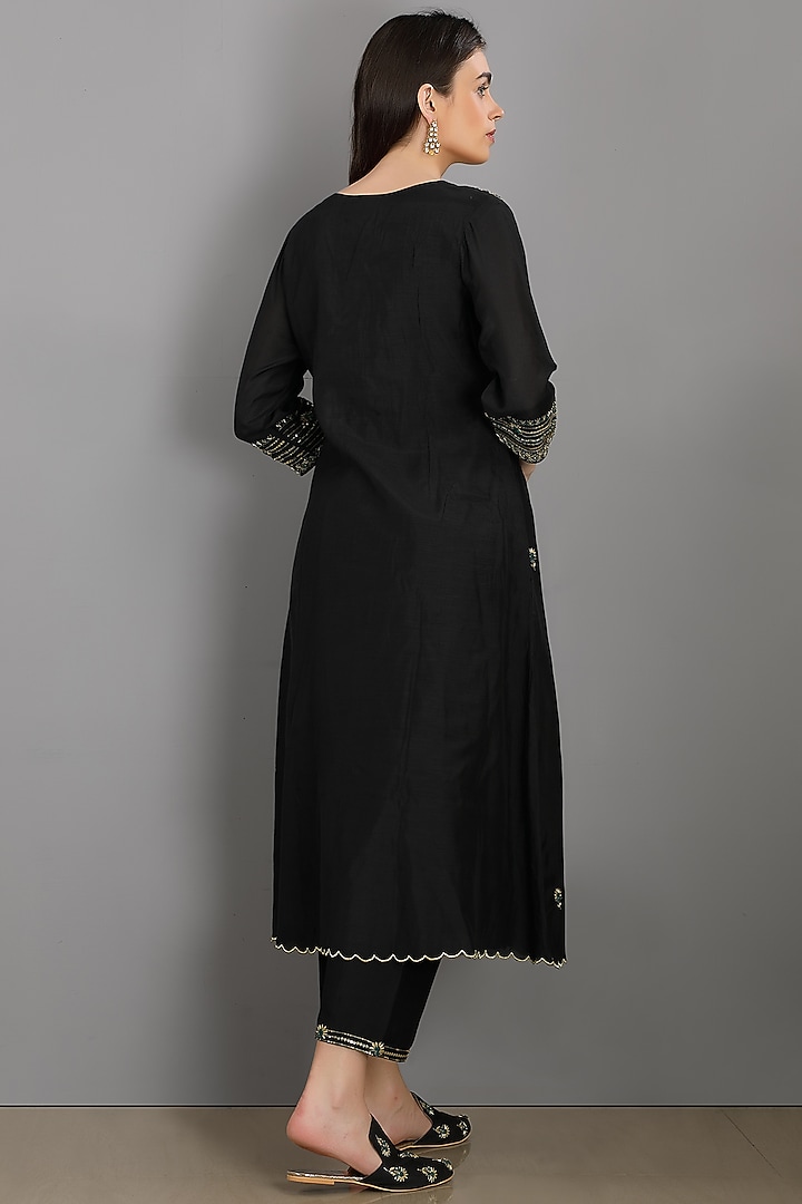 Black Embroidered Kurta Set by ASAGA at Pernia's Pop Up Shop