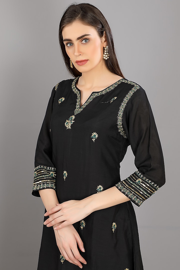 Black Embroidered Kurta Set by ASAGA at Pernia's Pop Up Shop