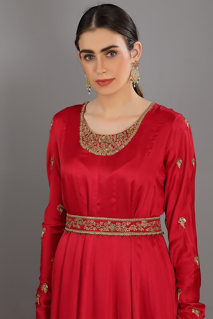 Red Embroidered Kurta Set by ASAGA at Pernia's Pop Up Shop