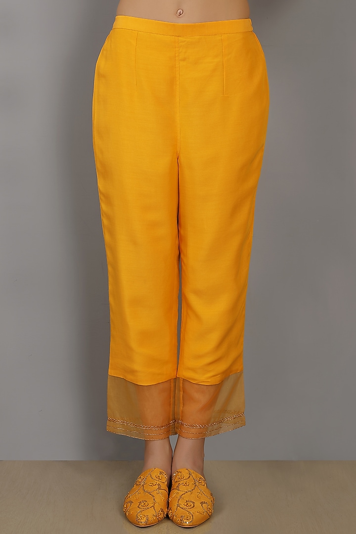 Mustard Embroidered Kurta Set by ASAGA at Pernia's Pop Up Shop