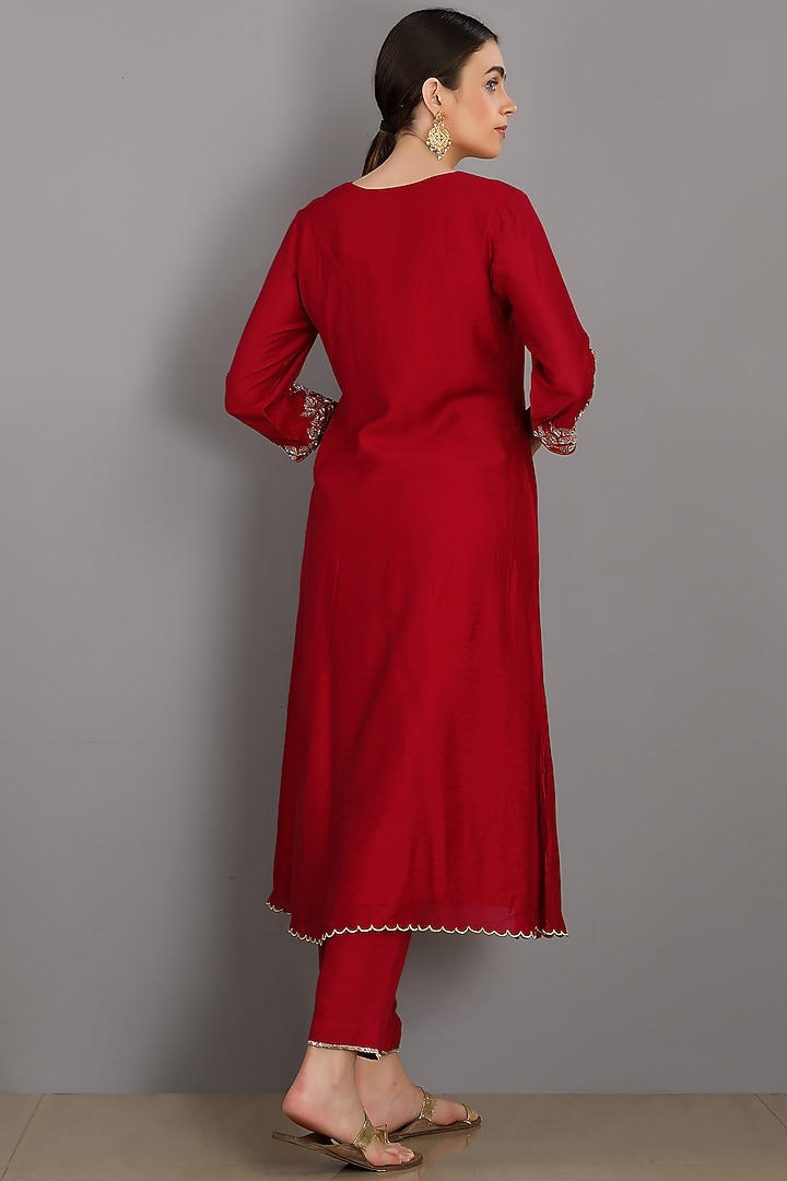 Red Embroidered Kurta Set by ASAGA at Pernia's Pop Up Shop