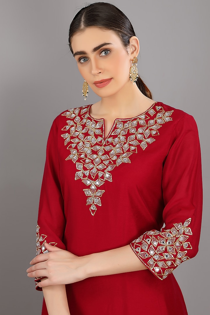 Red Embroidered Kurta Set by ASAGA at Pernia's Pop Up Shop