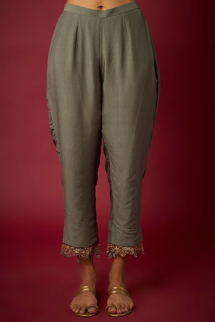 Grey Pure Chanderi Machine Embroidered Kurta Set by ASAGA at Pernia's Pop Up Shop