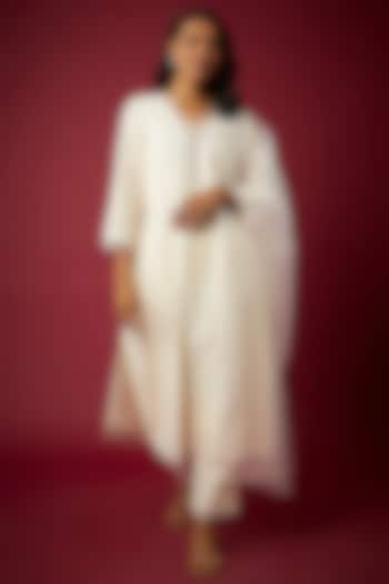 White Pure Chanderi Machine Embroidered Kurta Set by ASAGA at Pernia's Pop Up Shop