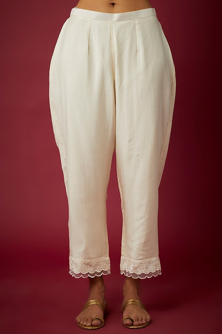 White Pure Chanderi Machine Embroidered Kurta Set by ASAGA at Pernia's Pop Up Shop