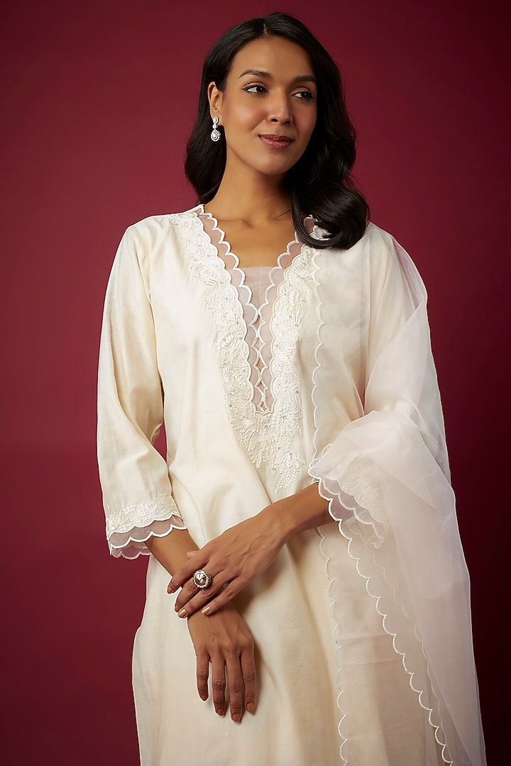 White Pure Chanderi Machine Embroidered Kurta Set by ASAGA at Pernia's Pop Up Shop