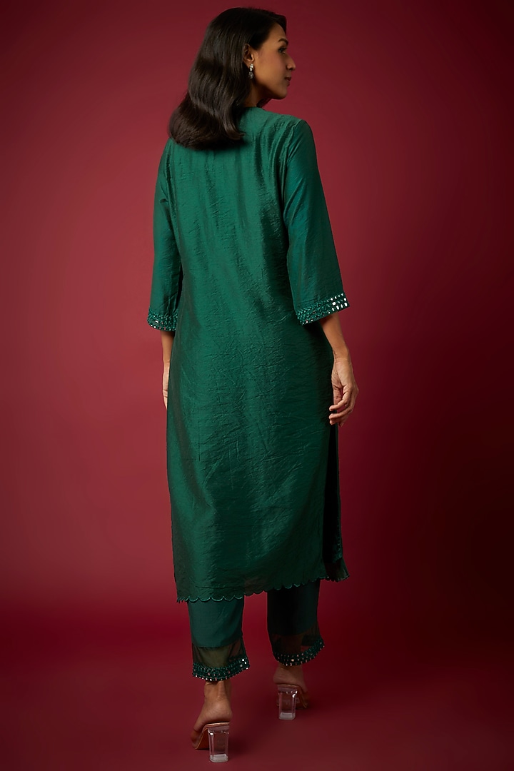 Green Pure Chanderi Machine Embroidered Kurta Set by ASAGA at Pernia's Pop Up Shop