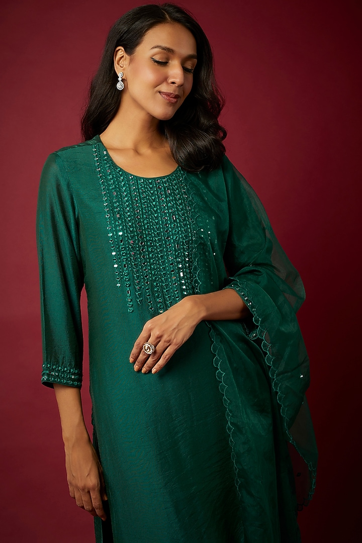 Green Pure Chanderi Machine Embroidered Kurta Set by ASAGA at Pernia's Pop Up Shop