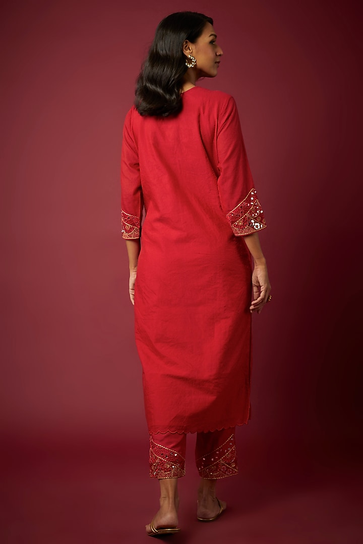 Red Pure Chanderi Hand & Machine Embroidered Kurta Set by ASAGA at Pernia's Pop Up Shop