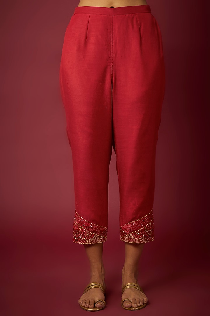 Red Pure Chanderi Hand & Machine Embroidered Kurta Set by ASAGA at Pernia's Pop Up Shop