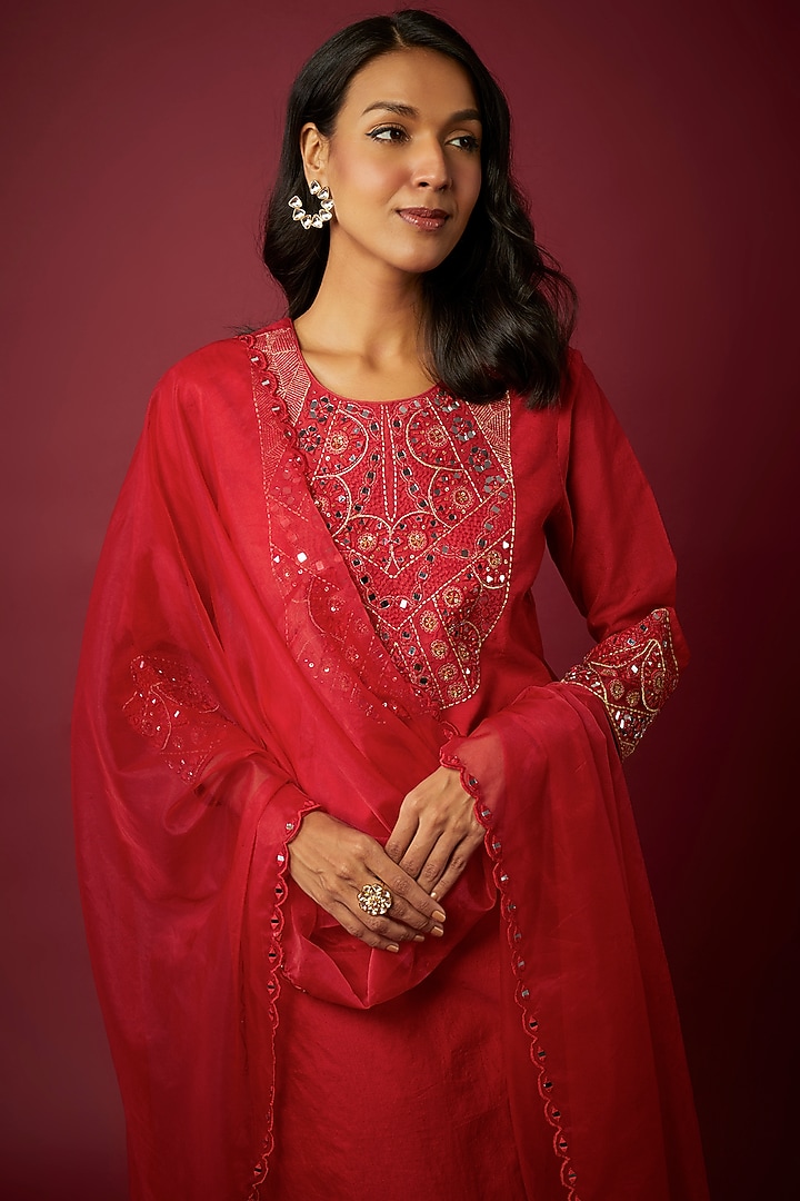 Red Pure Chanderi Hand & Machine Embroidered Kurta Set by ASAGA at Pernia's Pop Up Shop