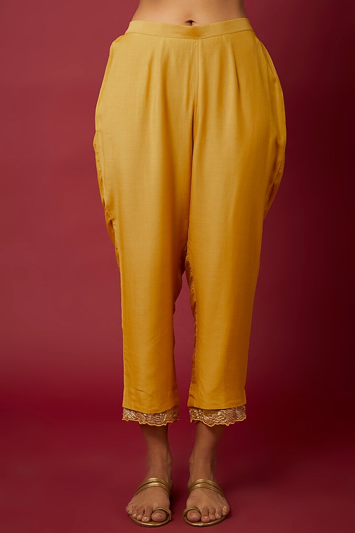Yellow Pure Chanderi Machine Embroidered Kurta Set by ASAGA at Pernia's Pop Up Shop