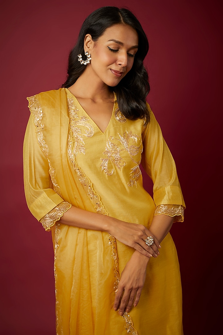 Yellow Pure Chanderi Machine Embroidered Kurta Set by ASAGA at Pernia's Pop Up Shop
