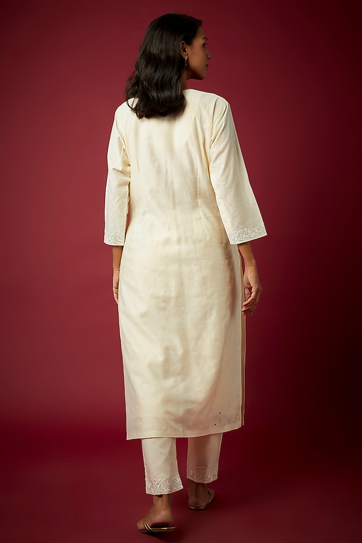 White Pure Chanderi Machine Embroidered Kurta Set by ASAGA at Pernia's Pop Up Shop