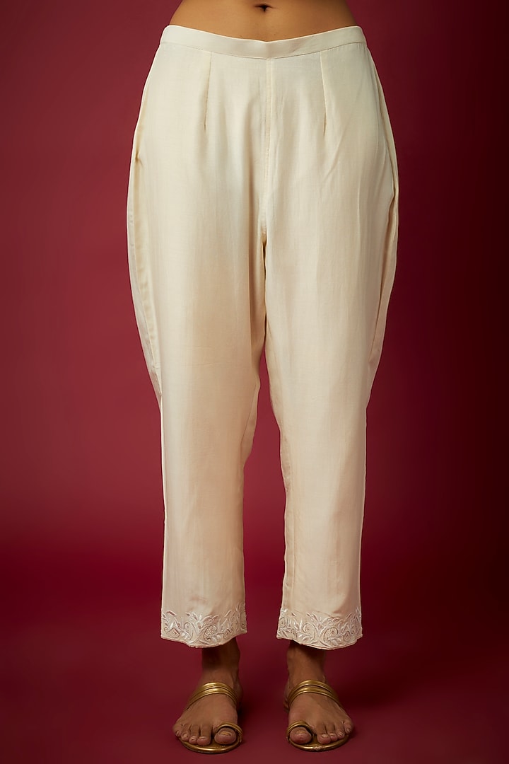 White Pure Chanderi Machine Embroidered Kurta Set by ASAGA at Pernia's Pop Up Shop