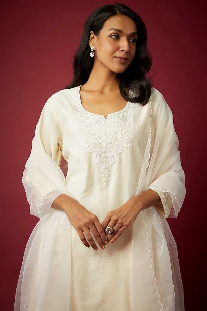 White Pure Chanderi Machine Embroidered Kurta Set by ASAGA at Pernia's Pop Up Shop