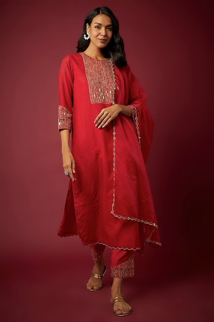 Red Pure Chanderi Machine Embroidered Kurta Set by ASAGA at Pernia's Pop Up Shop