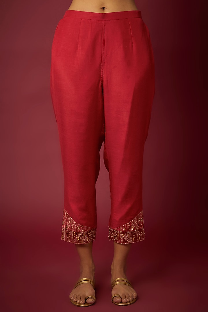 Red Pure Chanderi Machine Embroidered Kurta Set by ASAGA at Pernia's Pop Up Shop