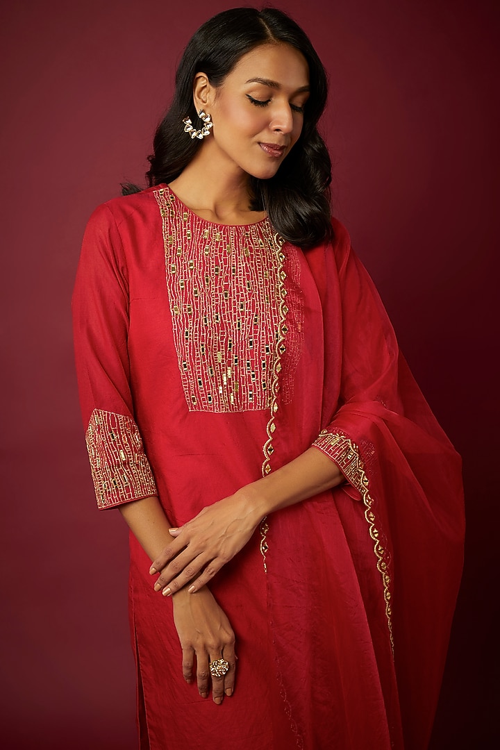Red Pure Chanderi Machine Embroidered Kurta Set by ASAGA at Pernia's Pop Up Shop