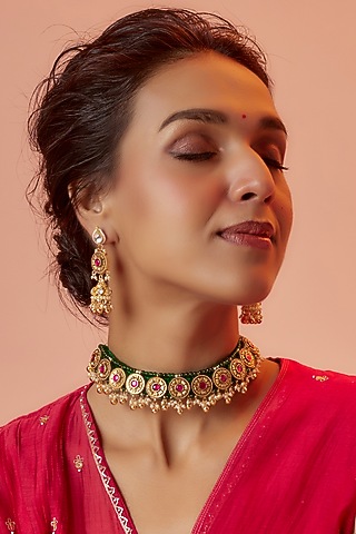 Gold Finish Kundan Polki Choker Necklace Set by ASHNEE
