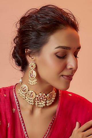 Gold Finish Kundan Polki Choker Necklace Set by ASHNEE