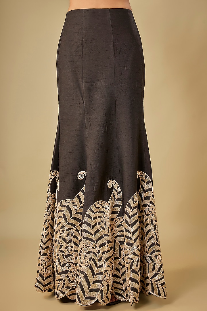 Black Raw Silk Abstract Paisley Fish-Cut Bridal Lehenga Set by ASHUTOSH JOSHI at Pernia's Pop Up Shop