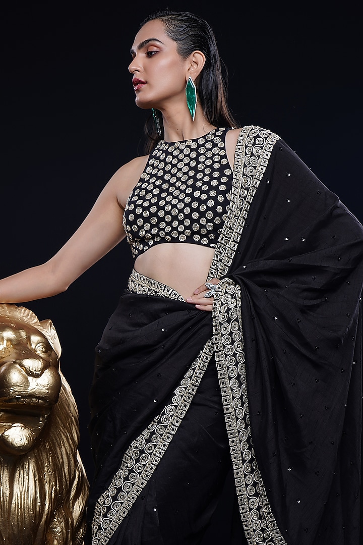 Black Raw Silk Geometric Border Wedding Saree Set by ASHUTOSH JOSHI at Pernia's Pop Up Shop