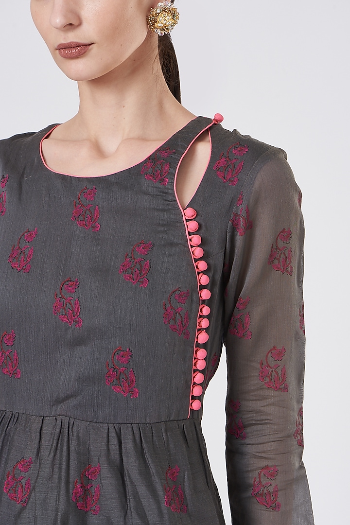 Grey Gathered Kurta by ABHI SINGH MADE IN INDIA at Pernia's Pop Up Shop