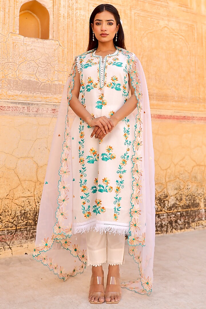 White Cotton Floral Aari Embroidered Kurta Set by ASRUMO at Pernia's Pop Up Shop