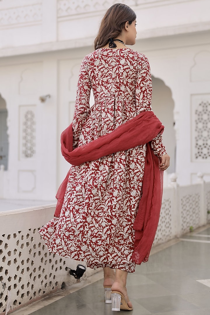 Maroon Cotton Hand-Dyed Kurta Set by ASRUMO at Pernia's Pop Up Shop