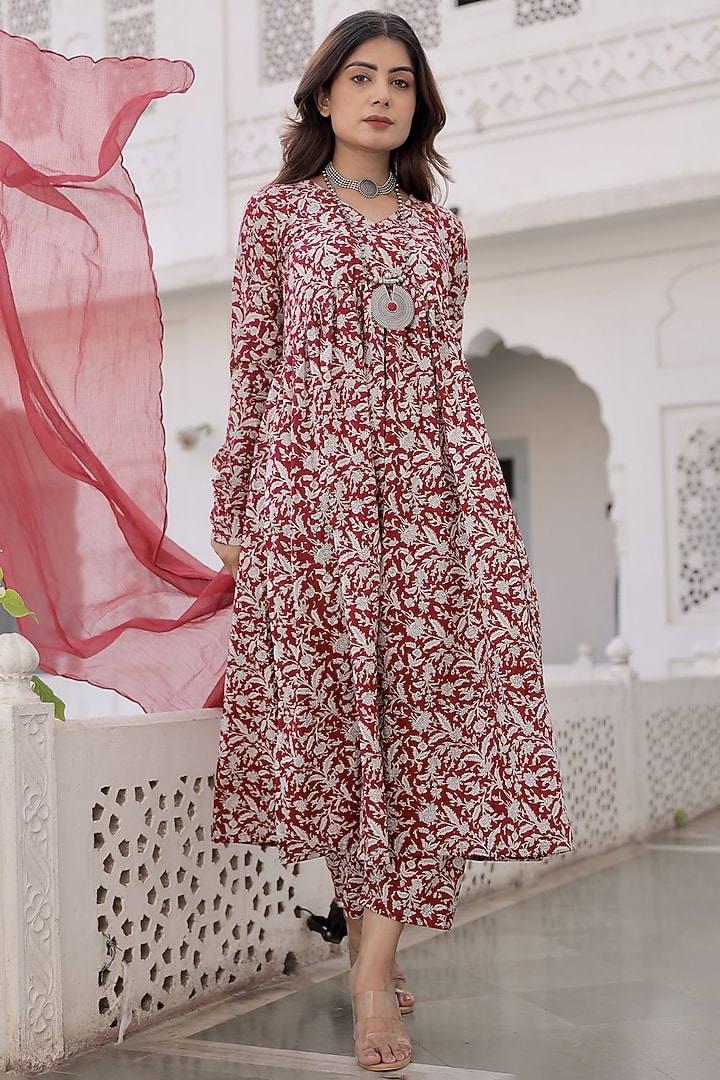 Maroon Cotton Hand-Dyed Kurta Set by ASRUMO at Pernia's Pop Up Shop