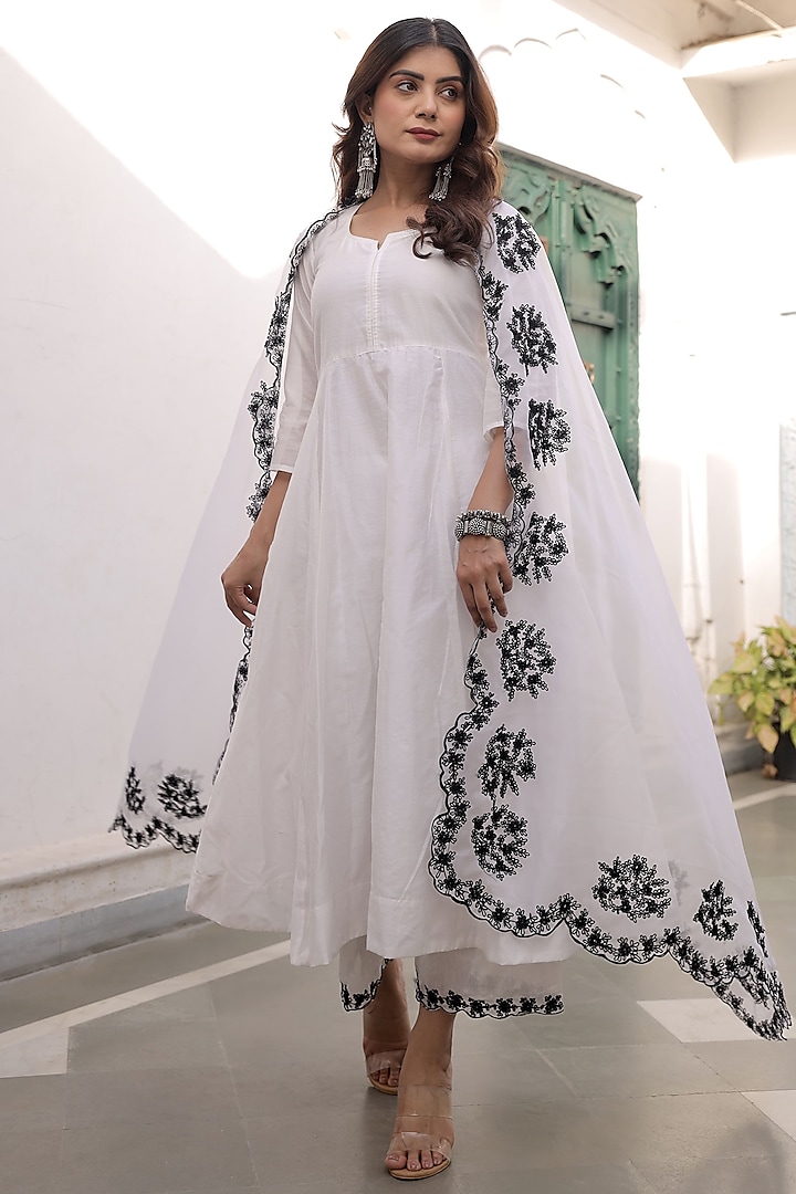 White Muslin Embroidered Kalidar Kurta Set by ASRUMO at Pernia's Pop Up Shop