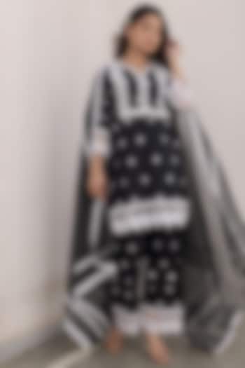 Black Cotton Handcrafted & Tie-Dyed Kurta Set by ASRUMO at Pernia's Pop Up Shop