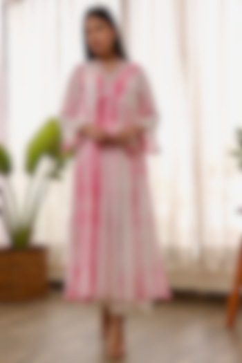 White & Pink Georgette Embroidered Kurta Set by ASRUMO at Pernia's Pop Up Shop