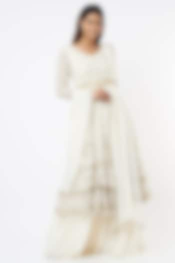 White Embroidered Anarkali Set by Astha Narang at Pernia's Pop Up Shop