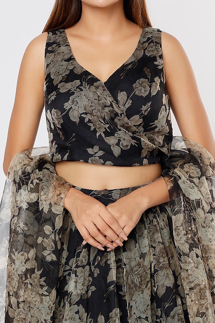 Black Silk Organza Floral Embroidered Floral Wedding Lehenga Set by Astha Narang at Pernia's Pop Up Shop