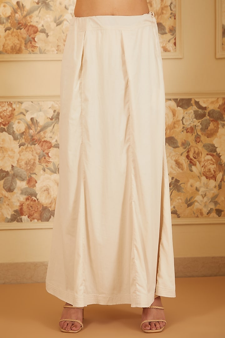 White Net Embroidered Reception Saree Set by Astha Narang at Pernia's Pop Up Shop