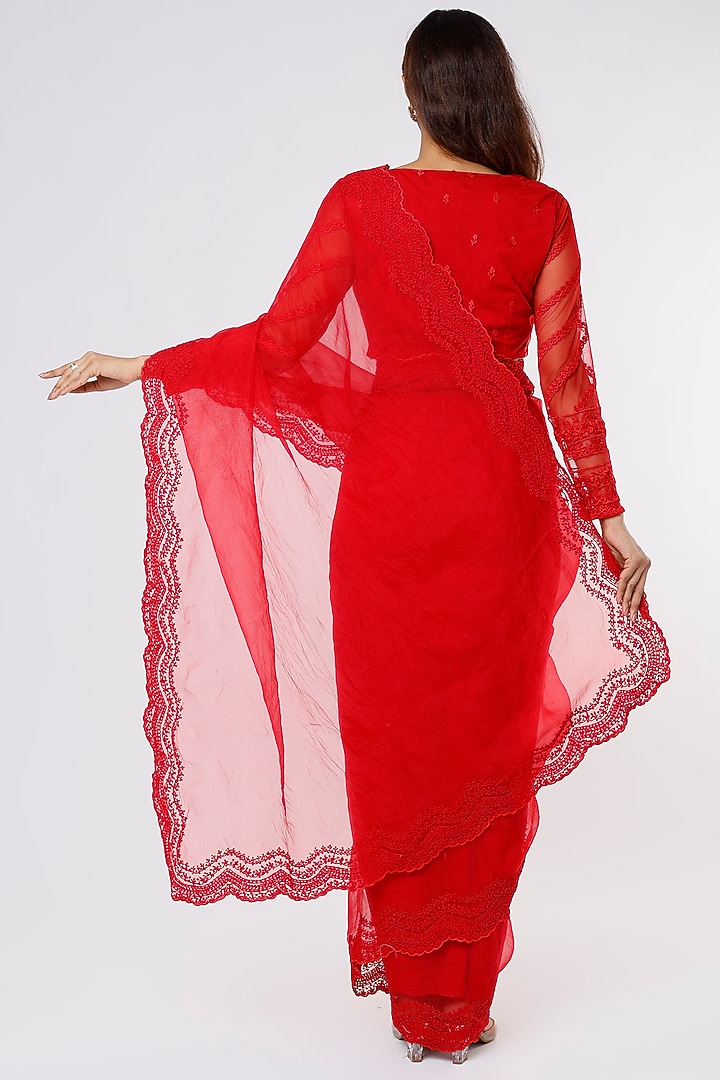Red Wedding Saree Set With Thread Work by Astha Narang at Pernia's Pop Up Shop
