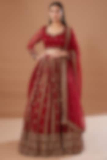 Red Organza Embroidered Wedding Lehenga Set by Astha Narang at Pernia's Pop Up Shop