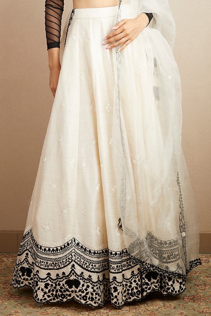 White Raw Silk & Net Thread Embroidered Wedding Lehenga Set by Astha Narang at Pernia's Pop Up Shop