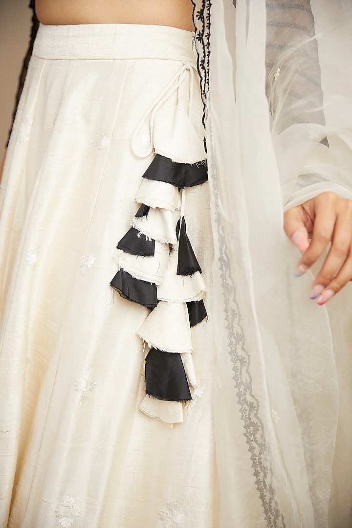 White Raw Silk & Net Thread Embroidered Wedding Lehenga Set by Astha Narang at Pernia's Pop Up Shop
