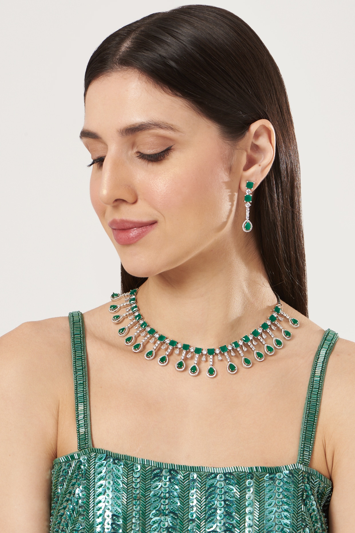Two Tone Finish Kundan Polki & Emerald Choker Necklace Set Design by Amreli  Jaipur at Pernia's Pop Up Shop 2024