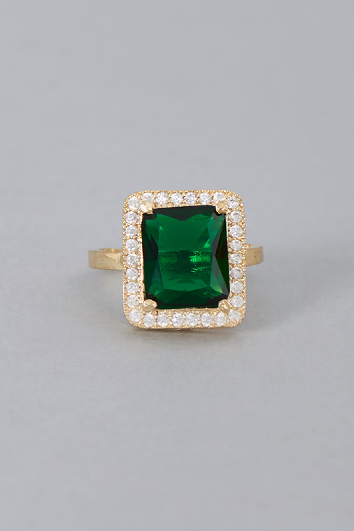 Emerald Stone: A Complete Guide on Emerald Stone Benefits - eAstroHelp