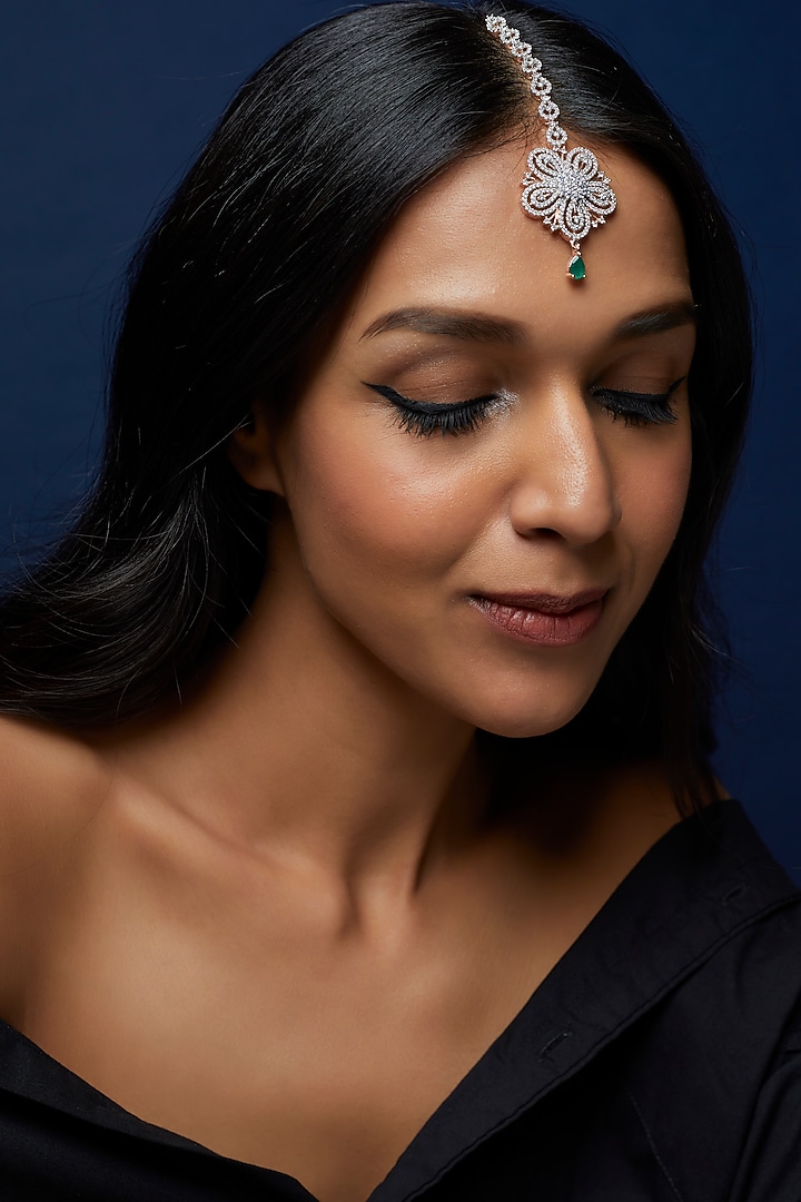 White Finish Zircon & Emerald Stone Maang Tikka by Aster at Pernia's Pop Up Shop