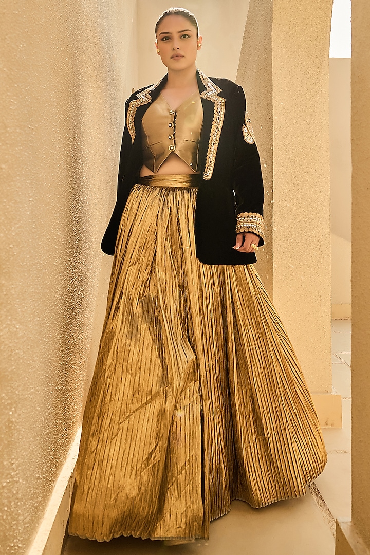 Gold Silk Jacquard Crushed  dulhan bday 22 may Lehenga Set by Ashna Vaswani at Pernia's Pop Up Shop