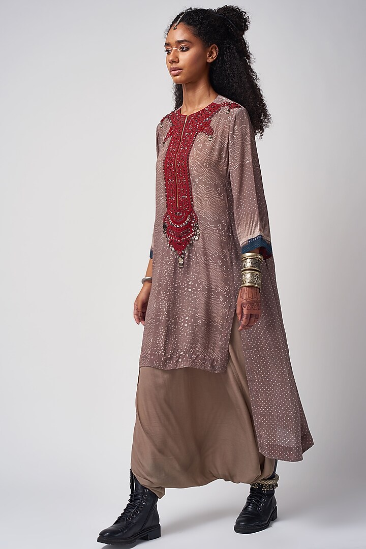 Ash Printed Textured Asymmetrical Kurta Set by ASEEM KAPOOR at Pernia's Pop Up Shop