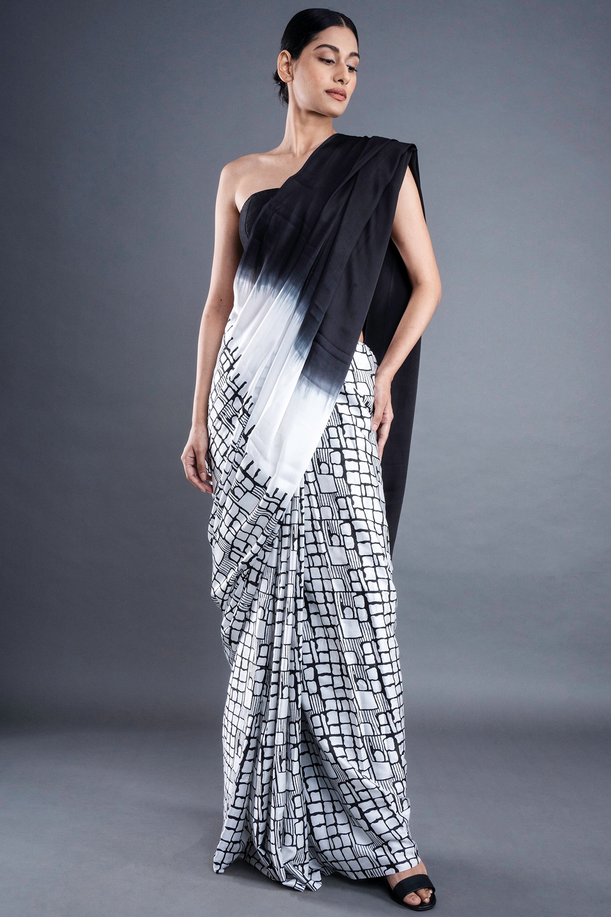 Handloom Cotton Silk Jamdani Saree in White and Black : SPN5238