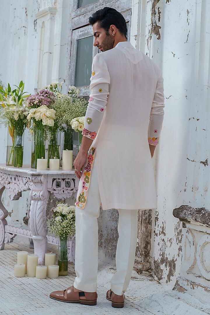 Ivory Muslin Floral Embroidered Kurta Set by Amrit Dawani at Pernia's Pop Up Shop
