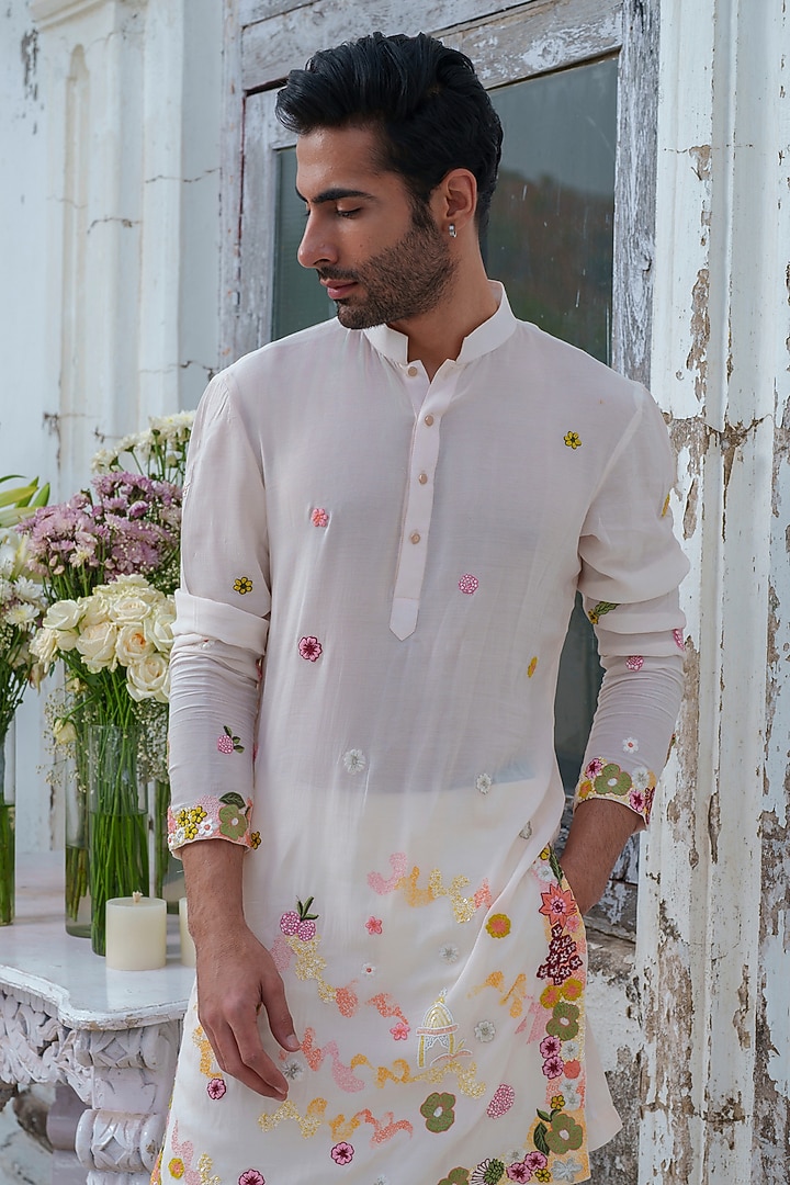 Ivory Muslin Floral Embroidered Kurta Set by Amrit Dawani at Pernia's Pop Up Shop